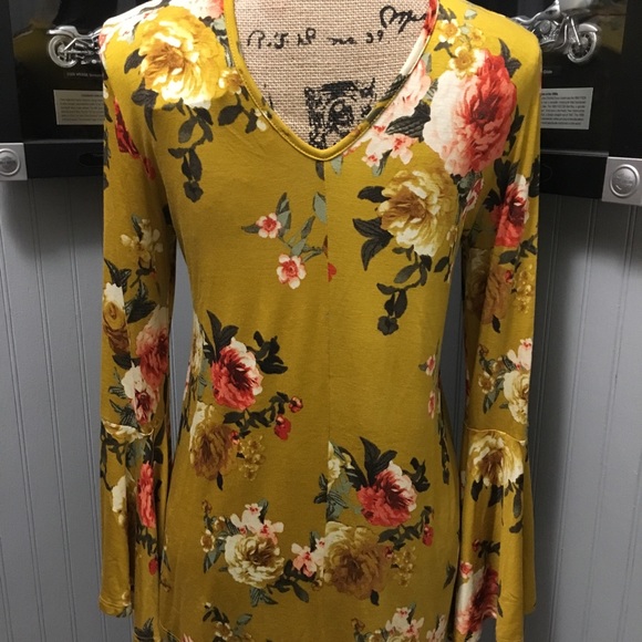 Floral Bell Sleeve Tunic - Picture 7 of 8